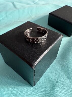 Vintage Sterling silver toe ring in Excellent condition